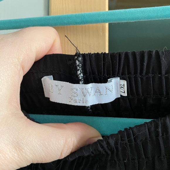 Mid-length eyelash skirt - Picture 3 of 3